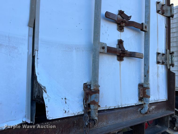 image for item MW9482 1979 Fruehauf FBZ9-F2-40  dry van trailer