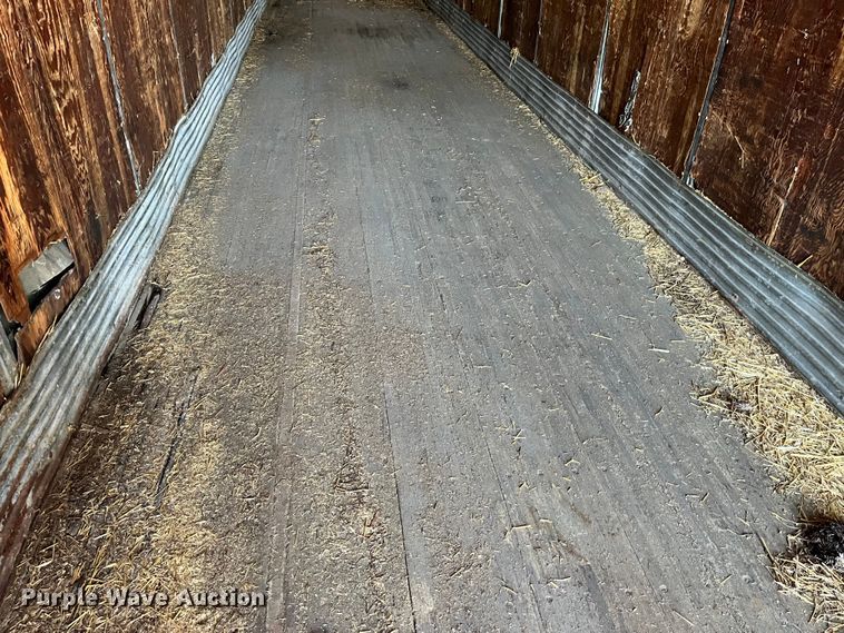 image for item MW9482 1979 Fruehauf FBZ9-F2-40  dry van trailer