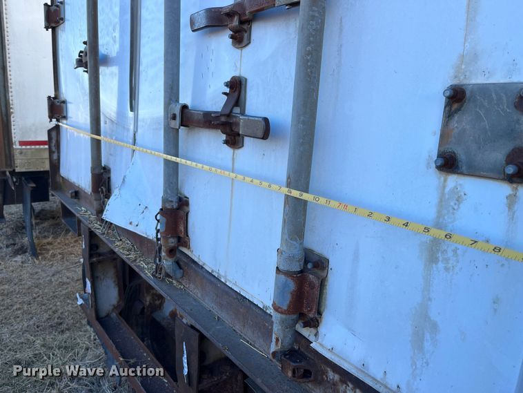 image for item MW9482 1979 Fruehauf FBZ9-F2-40  dry van trailer