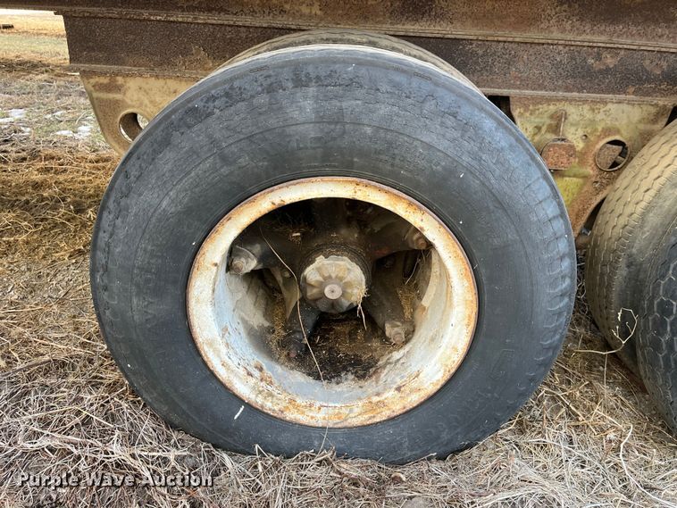 image for item MW9482 1979 Fruehauf FBZ9-F2-40  dry van trailer