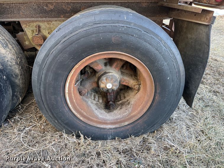 image for item MW9482 1979 Fruehauf FBZ9-F2-40  dry van trailer