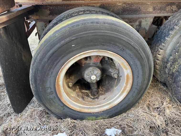 image for item MW9482 1979 Fruehauf FBZ9-F2-40  dry van trailer