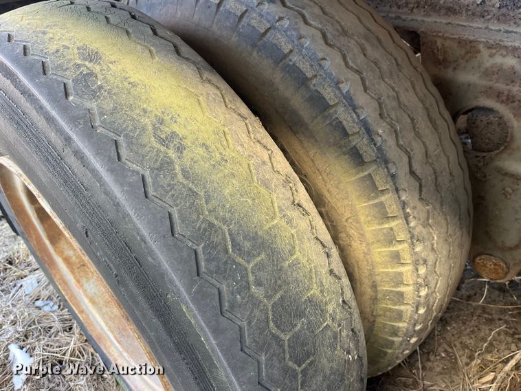 image for item MW9482 1979 Fruehauf FBZ9-F2-40  dry van trailer