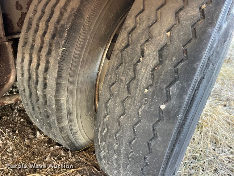 image for item MW9484 1988 Stoughton GSVW-485T-12''DF  dry van trailer