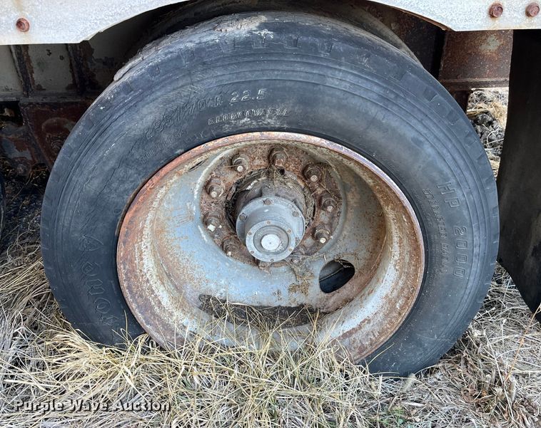 image for item MW9484 1988 Stoughton GSVW-485T-12''DF  dry van trailer