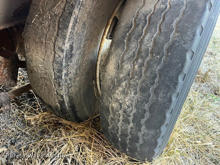 image for item MW9484 1988 Stoughton GSVW-485T-12''DF  dry van trailer