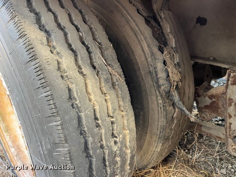 image for item MW9484 1988 Stoughton GSVW-485T-12''DF  dry van trailer