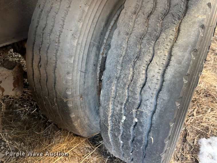 image for item MW9484 1988 Stoughton GSVW-485T-12''DF  dry van trailer