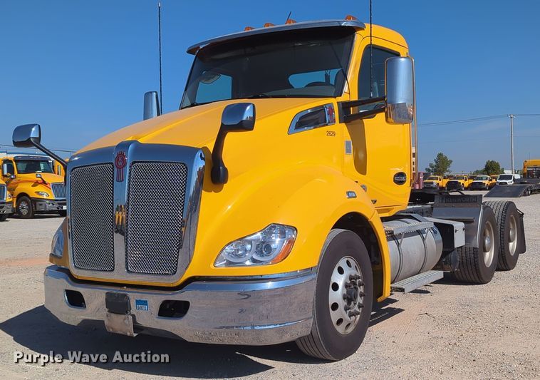 image for item MY9953 2019 Kenworth T680  semi truck