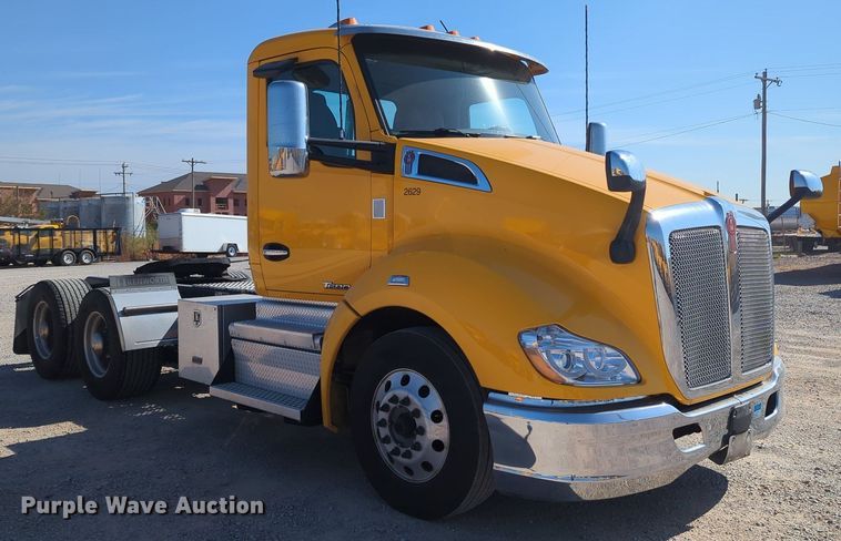 image for item MY9953 2019 Kenworth T680  semi truck