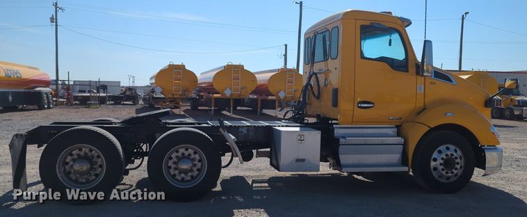 image for item MY9953 2019 Kenworth T680  semi truck