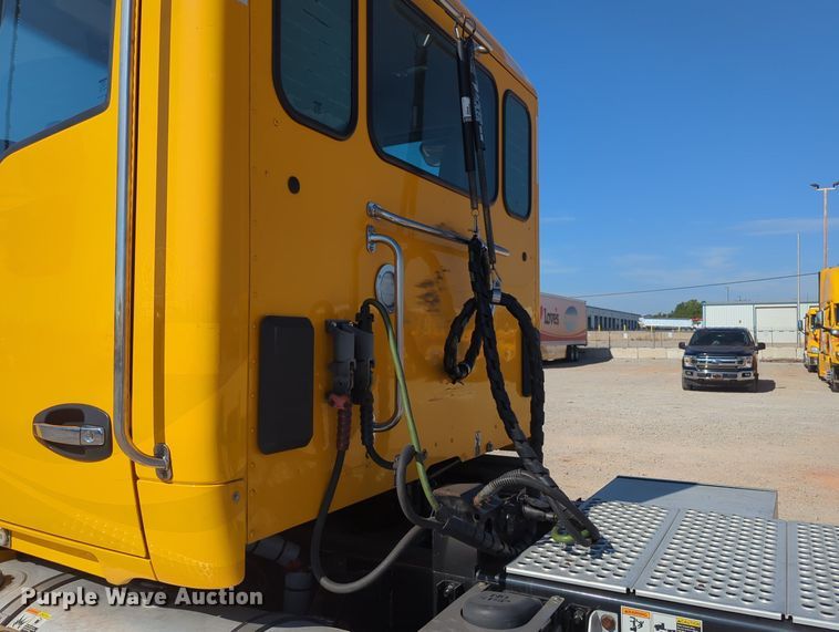 image for item MY9953 2019 Kenworth T680  semi truck