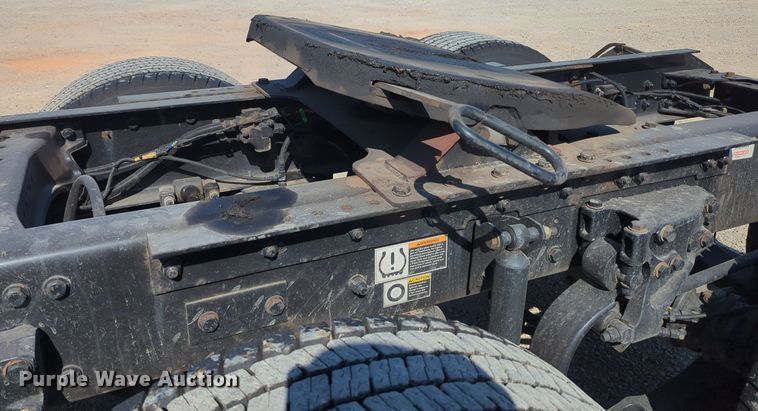 image for item MY9953 2019 Kenworth T680  semi truck