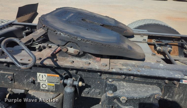 image for item MY9953 2019 Kenworth T680  semi truck