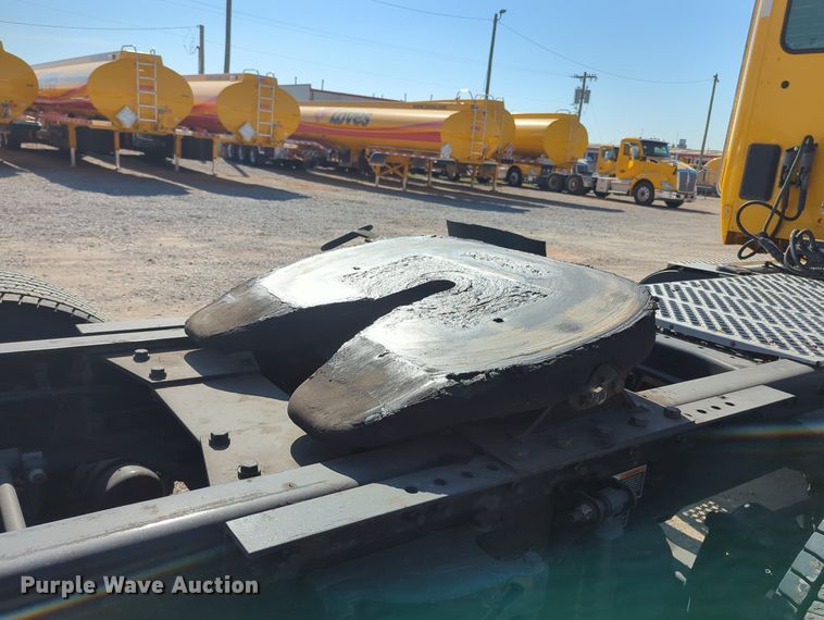 image for item MY9953 2019 Kenworth T680  semi truck