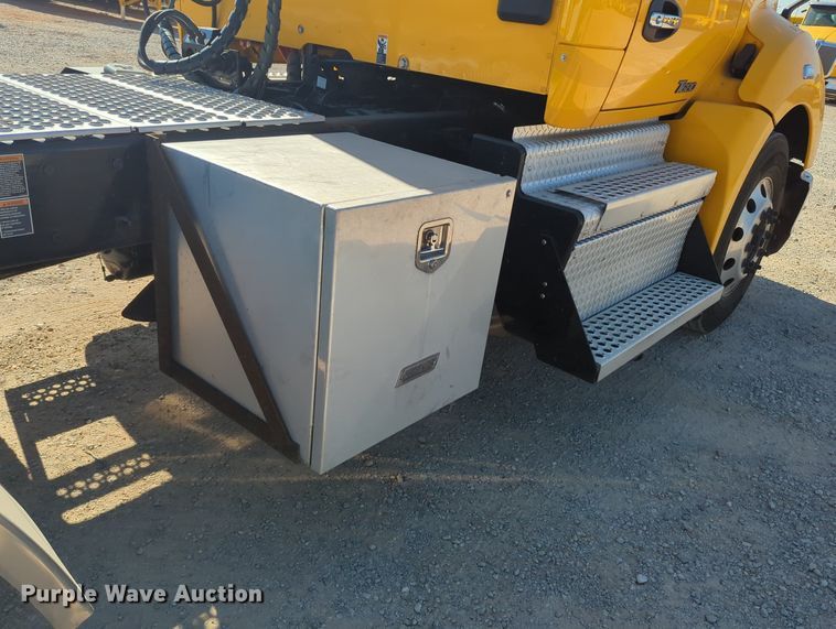 image for item MY9953 2019 Kenworth T680  semi truck