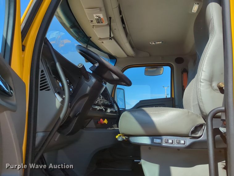 image for item MY9953 2019 Kenworth T680  semi truck