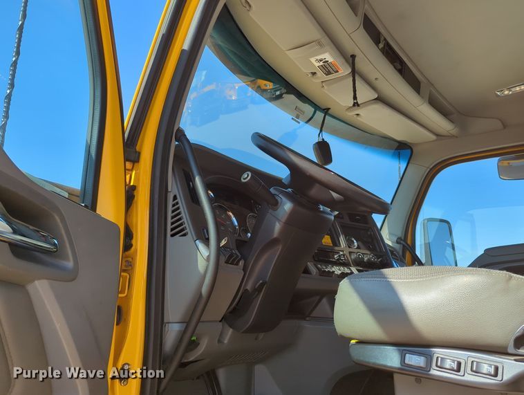 image for item MY9953 2019 Kenworth T680  semi truck