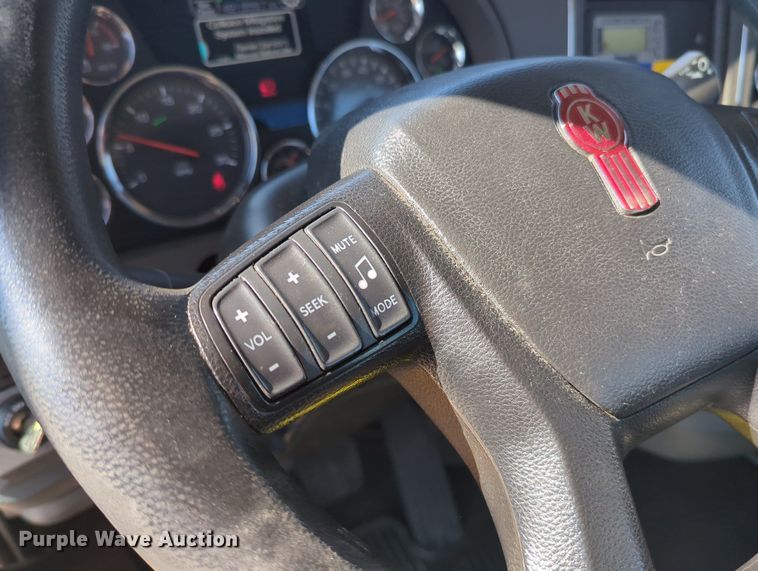 image for item MY9953 2019 Kenworth T680  semi truck