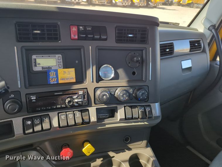 image for item MY9953 2019 Kenworth T680  semi truck