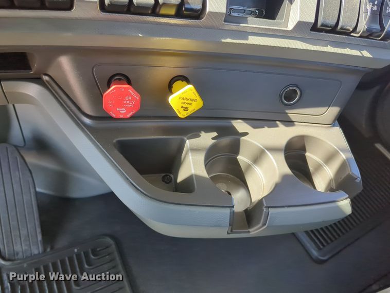 image for item MY9953 2019 Kenworth T680  semi truck