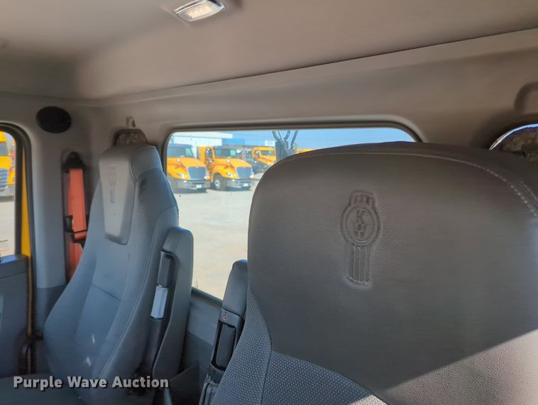 image for item MY9953 2019 Kenworth T680  semi truck