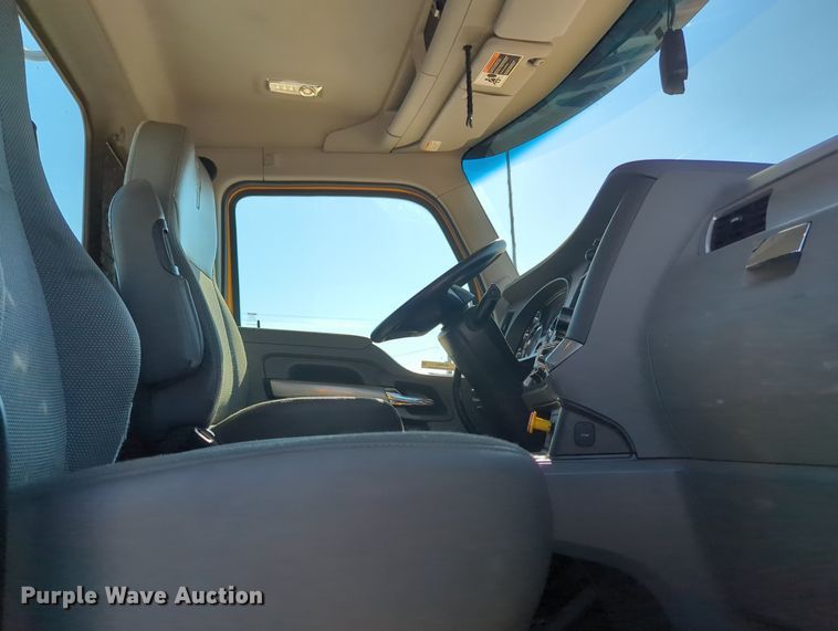 image for item MY9953 2019 Kenworth T680  semi truck