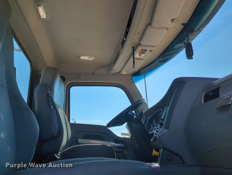 image for item MY9953 2019 Kenworth T680  semi truck