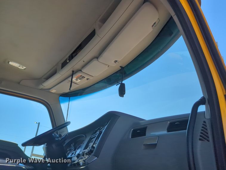 image for item MY9953 2019 Kenworth T680  semi truck