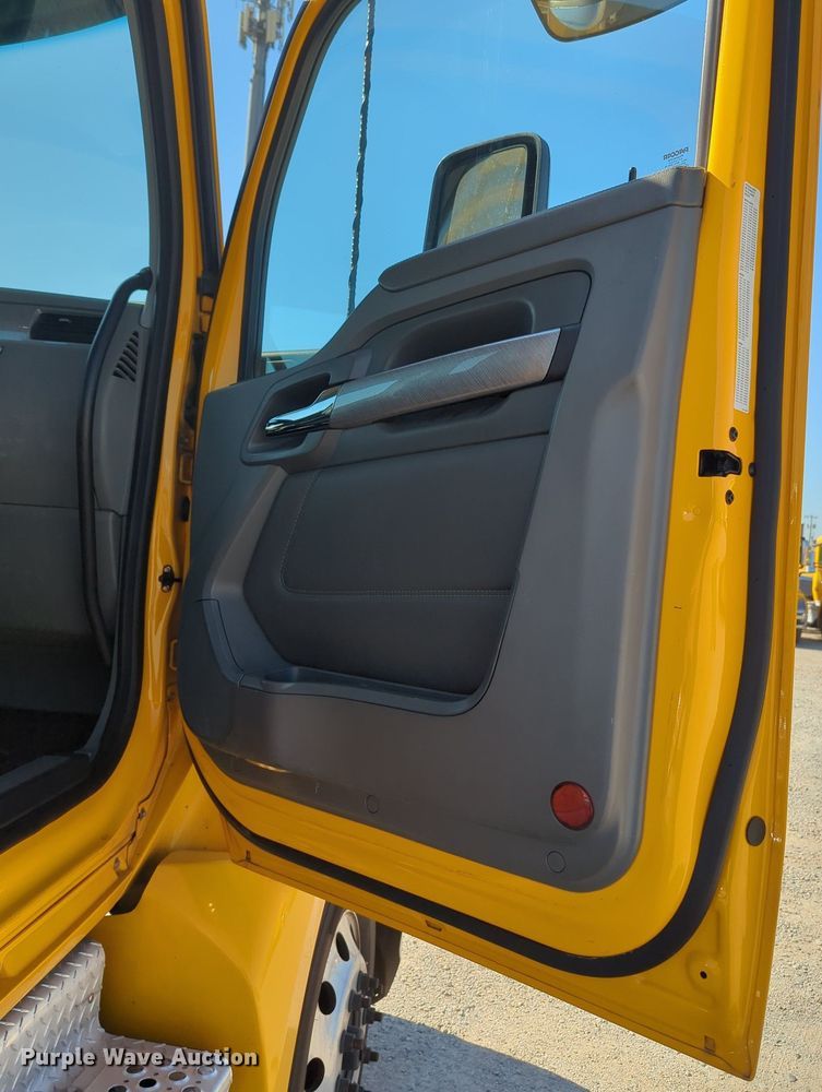 image for item MY9953 2019 Kenworth T680  semi truck