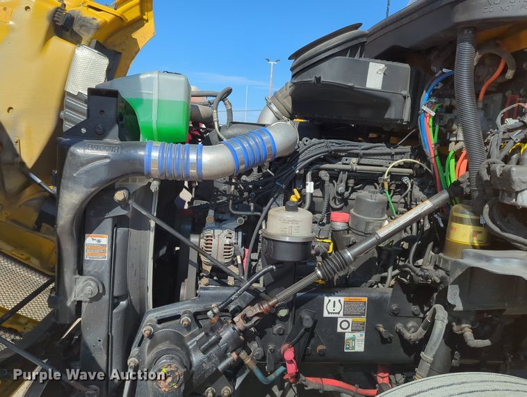 image for item MY9953 2019 Kenworth T680  semi truck