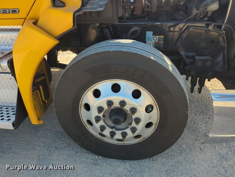 image for item MY9953 2019 Kenworth T680  semi truck