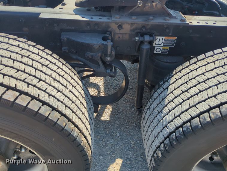 image for item MY9953 2019 Kenworth T680  semi truck