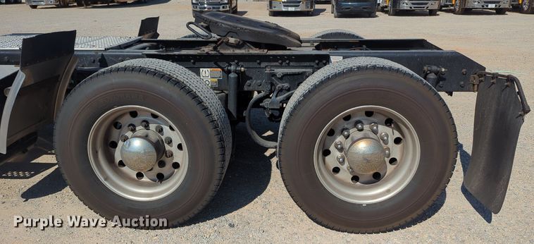 image for item MY9953 2019 Kenworth T680  semi truck