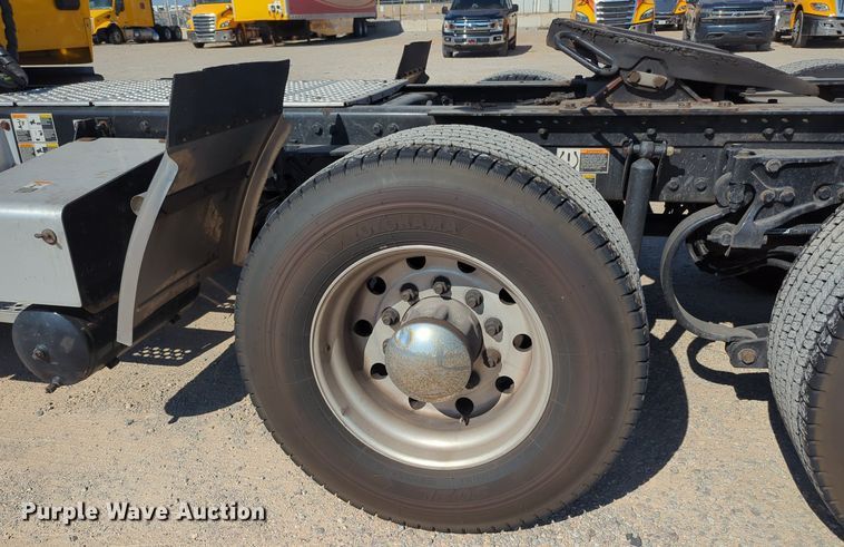 image for item MY9953 2019 Kenworth T680  semi truck