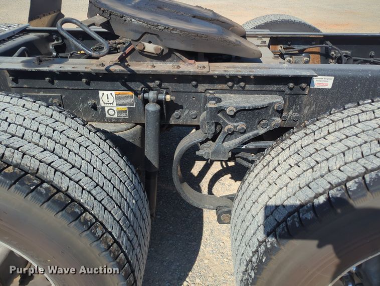 image for item MY9953 2019 Kenworth T680  semi truck