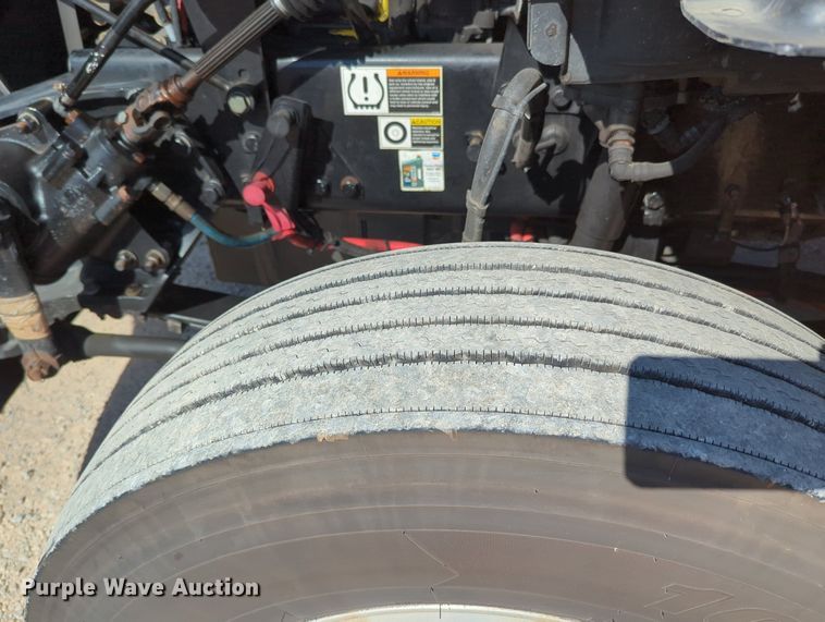 image for item MY9953 2019 Kenworth T680  semi truck