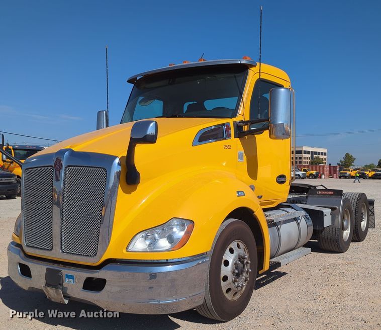 image for item MY9954 2020 Kenworth T680  semi truck