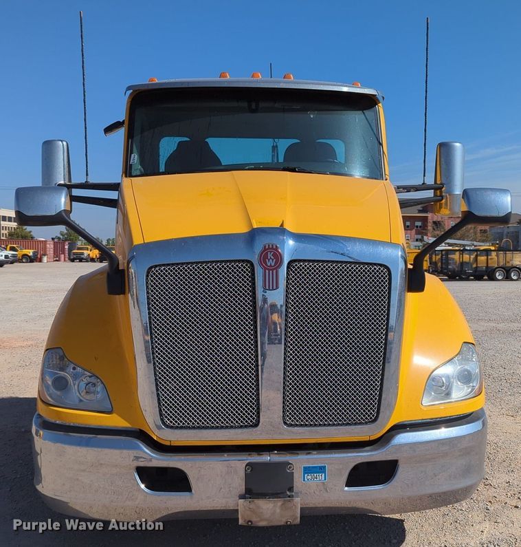 image for item MY9954 2020 Kenworth T680  semi truck