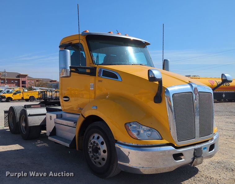 image for item MY9954 2020 Kenworth T680  semi truck