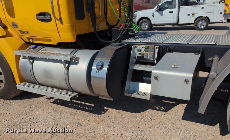 image for item MY9954 2020 Kenworth T680  semi truck