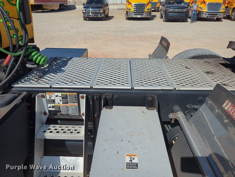 image for item MY9954 2020 Kenworth T680  semi truck