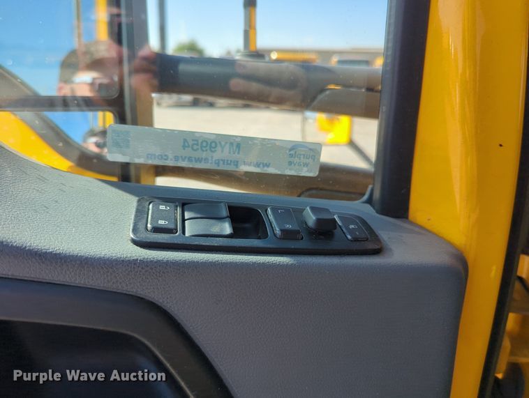 image for item MY9954 2020 Kenworth T680  semi truck