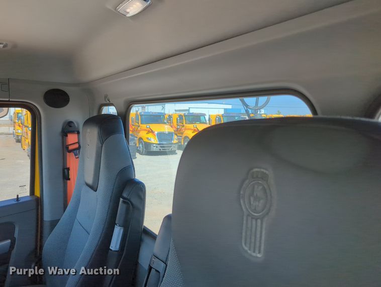 image for item MY9954 2020 Kenworth T680  semi truck