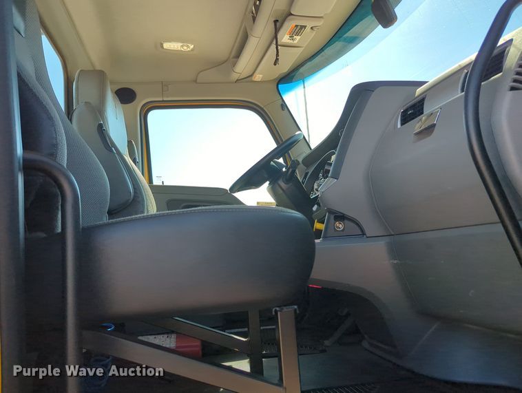 image for item MY9954 2020 Kenworth T680  semi truck