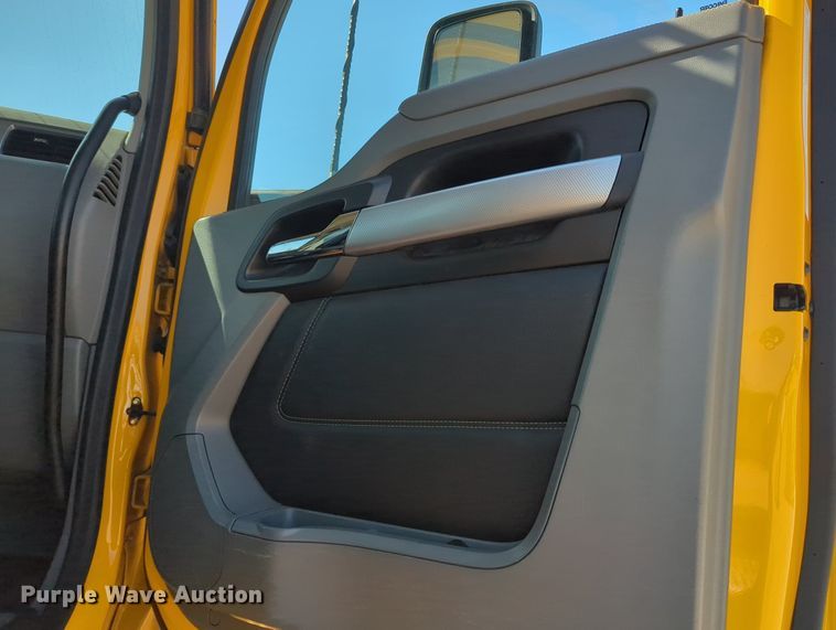 image for item MY9954 2020 Kenworth T680  semi truck