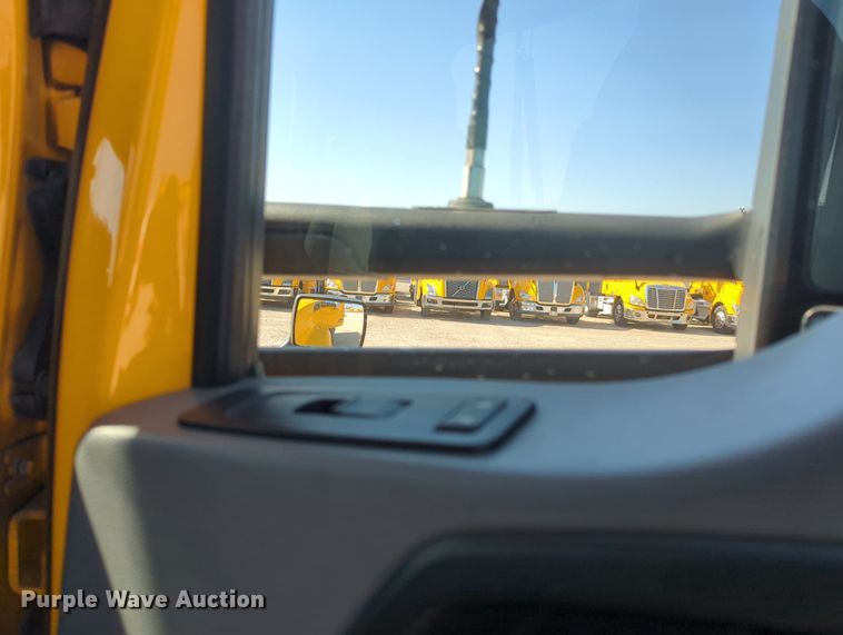 image for item MY9954 2020 Kenworth T680  semi truck