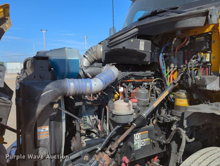 image for item MY9954 2020 Kenworth T680  semi truck