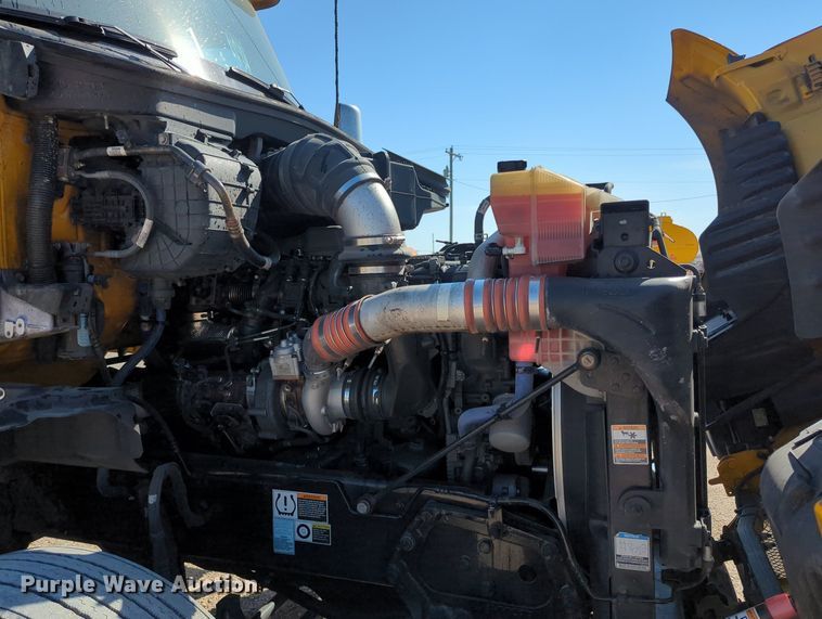 image for item MY9954 2020 Kenworth T680  semi truck