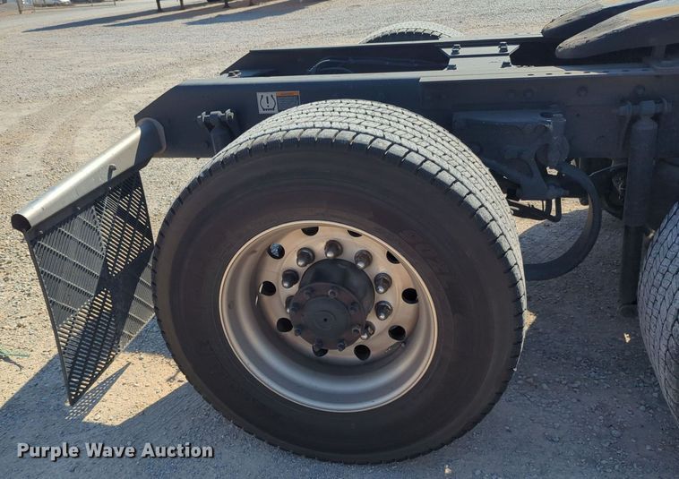 image for item MY9954 2020 Kenworth T680  semi truck